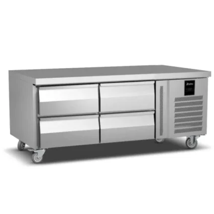 Grillkjølebenk med 4 skuffeseksjon og låsbarhjul